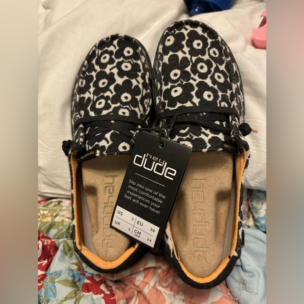 Brand new hey dudes size 7